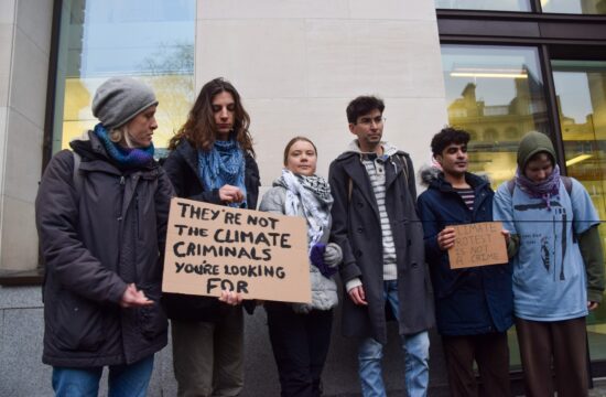 Greta Thunberg in okoljski aktivisti pred sodiščem