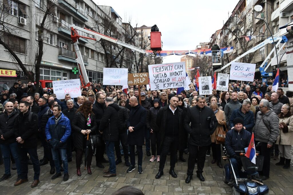 protest Srbov zaradi ukinitve dinarja
