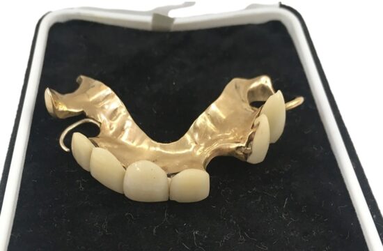 Winston Churchill, zobna proteza, umetni zobje, dražba