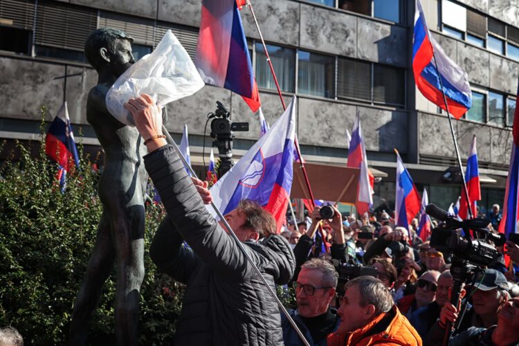 Protest pred RTV Slovenija, Ljubljana 16.2.2024