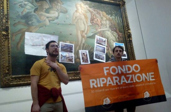 aktivist pred Botticellijevo sliko