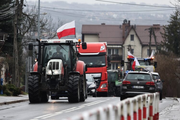 Poljski kmetje znova protestno zaprli mejo z Ukrajino