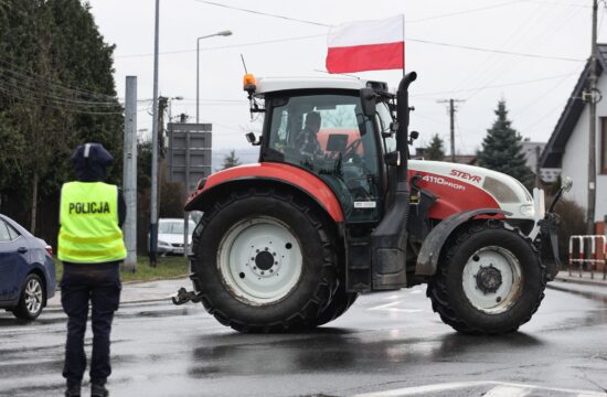 Poljski kmetje znova protestno zaprli mejo z Ukrajino