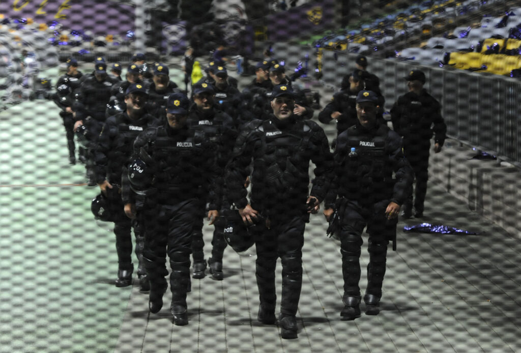 Policija na stadionu