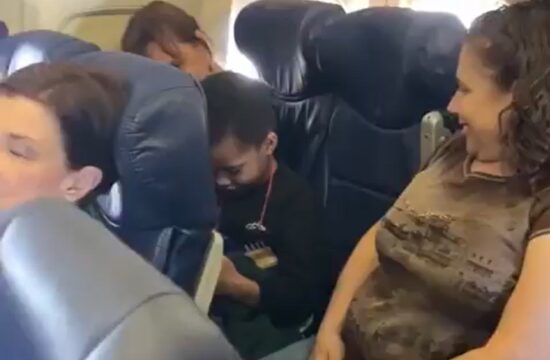 deček v letalu