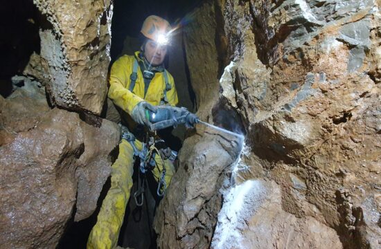 Reševanje iz jame Jelen brdo