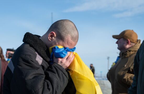 Ukrajinski vojni ujetniki ob vrnitvi v domovino