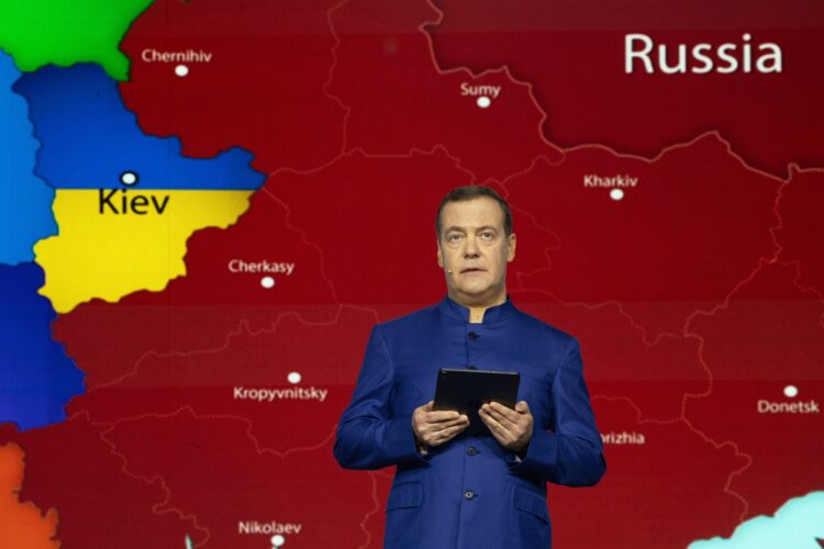 Namestnik vodje ruskega sveta za nacionalno varnost Dmitrij Medvedjev je predstavil nov zemljevid Ukrajine