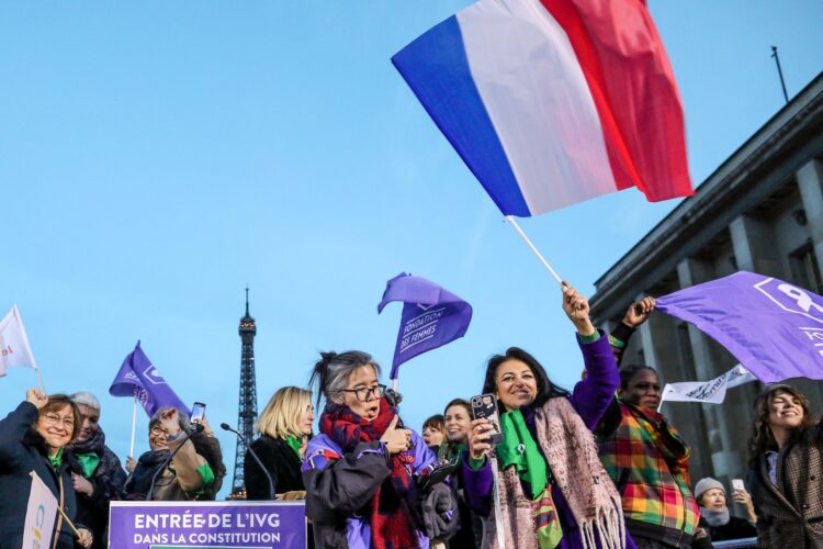 Francija je v ustavo vpisala pravico do splava