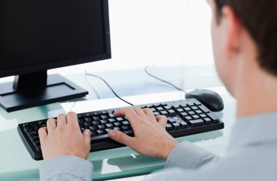 pisarna, uslužbenec, računalnik, vnašanje podatkov, pisarniški delavec