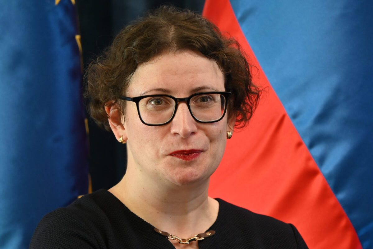 Danes tudi uradno: pred sodiščem v Haagu bo prisegla prva Slovenka Beti Hohler