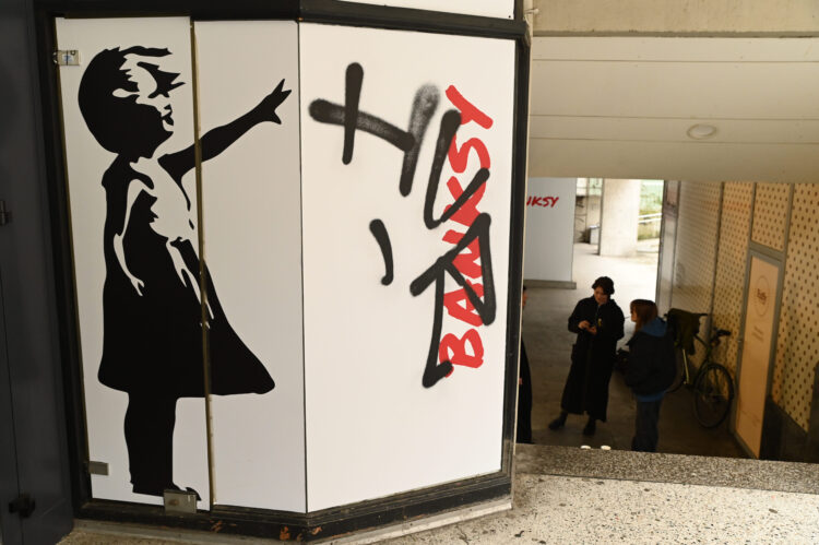 Pročelje uničenje razstava Banksy