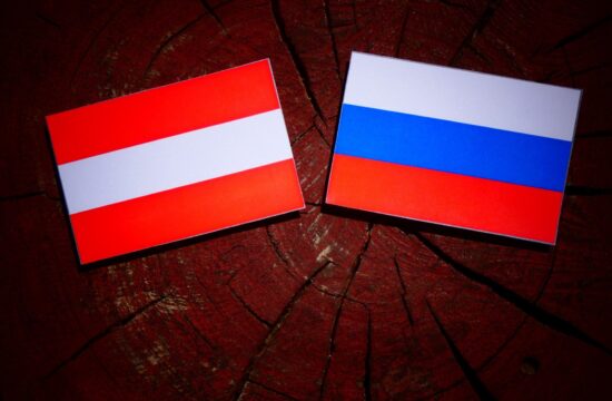 Avstrijska in ruska zastava
