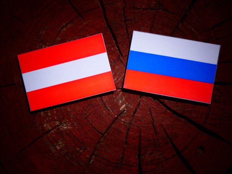 Avstrijska in ruska zastava