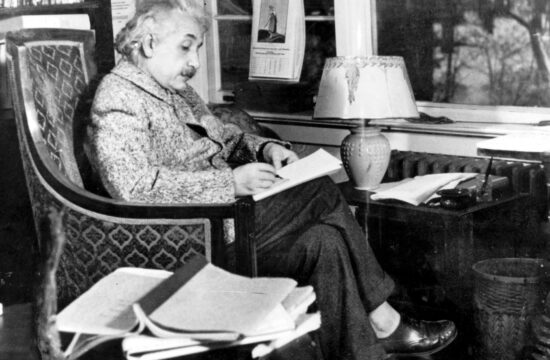 Albert Einstein, fizik, fizika, relativnostna teorija, nogavice