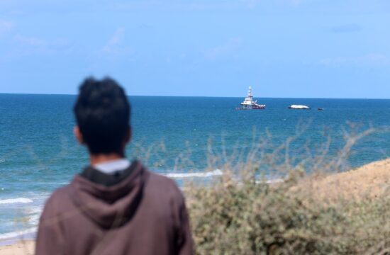 Ladja s humanitarno pomočjo se približuje Gazi