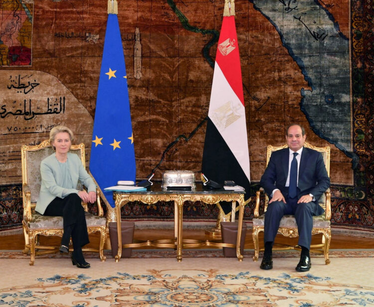 Srečanje Ursule von der Leyen in Abdel Fattah al-Sisi v Kairu
