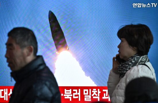 Severna Koreja je izstrelila niz balističnih raket