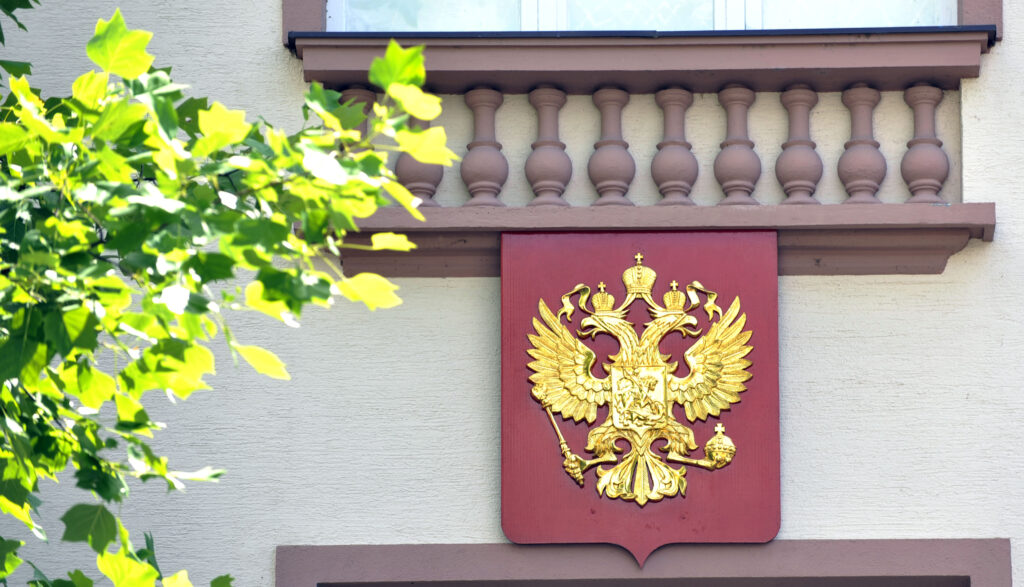 Grb na ruskem veleposlaništvu v Ljubljani