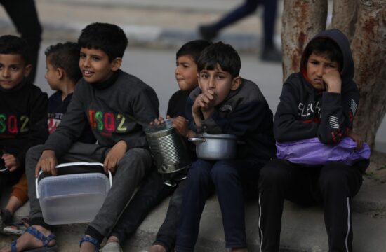 V Gazi se soočajo z lakoto