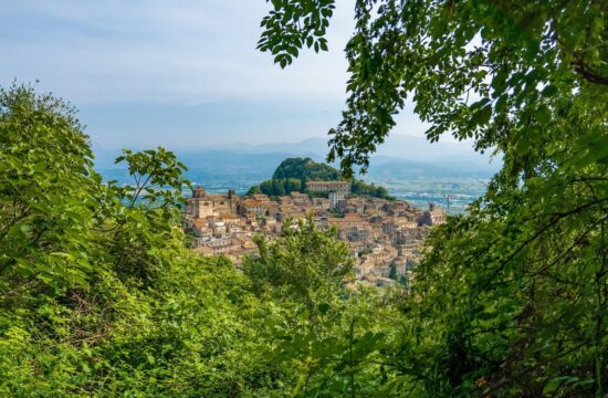 Srednjeveška vasica v Italiji, kjer se hiše za en evro ne prodajo