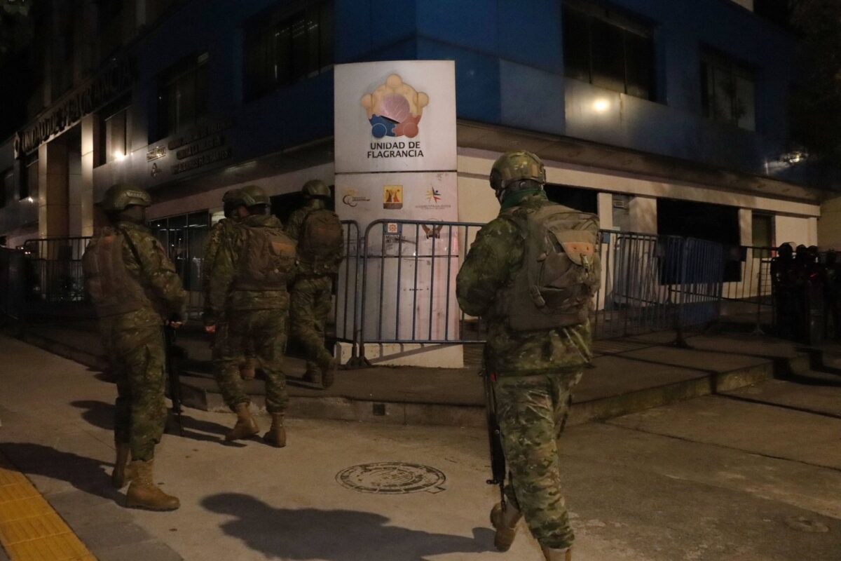 Ekvador po vdoru v mehiško veleposlaništvo pod plazom kritik