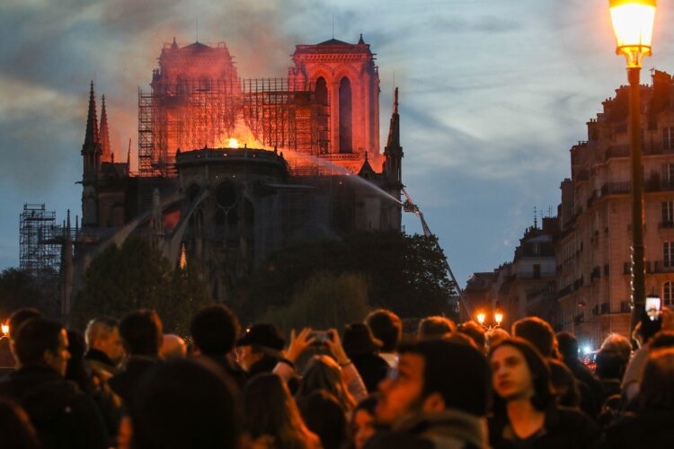 Aprila 2019 je zagorela pariška katedrala Notre Dame