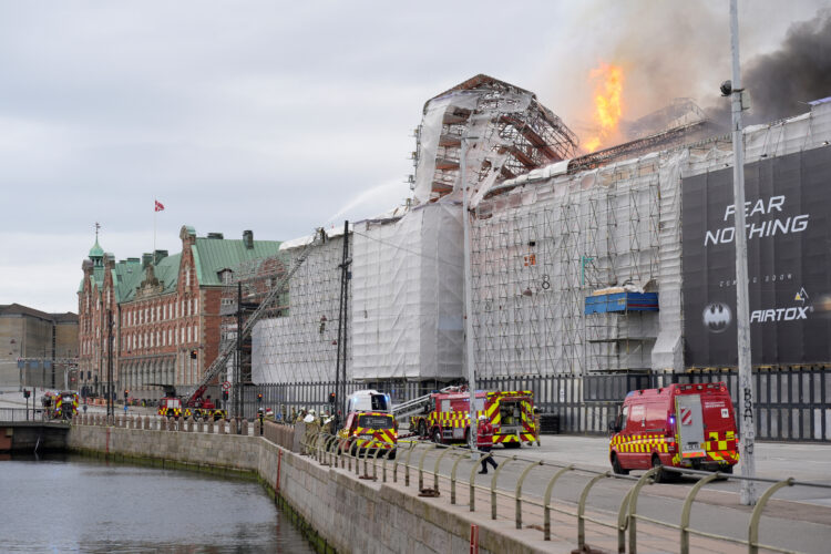 Danska borza v plamenih