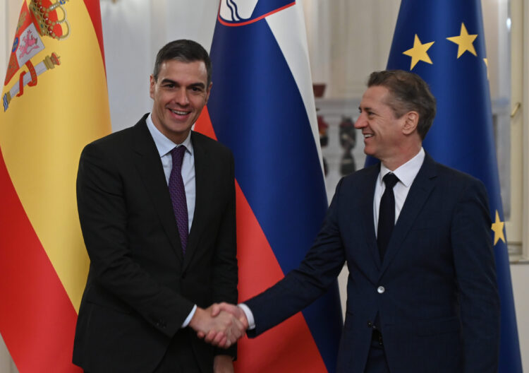 Pedro Sanchez se mudi na obisku v Sloveniji pri premierju Robertu Golobu