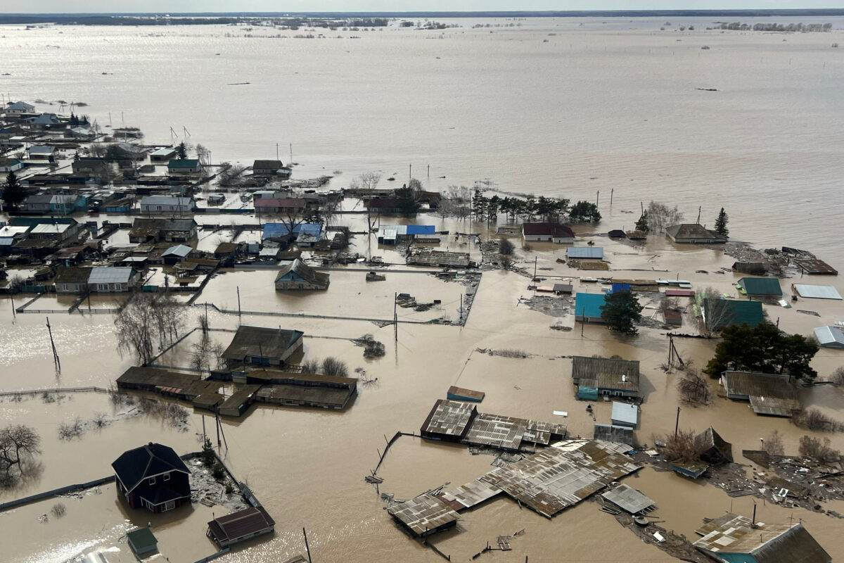 Uničujoče poplave v Rusiji in Kazahstanu: evakuirali na tisoče ljudi
