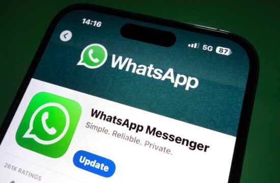 Apple na ukaz Pekinga na Kitajskem umaknil WhatsApp in Threads