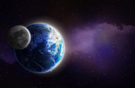 Luna in Zemlja