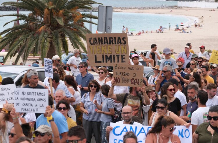 Protest proti množičnemu turizmu na Kanarskih otokih