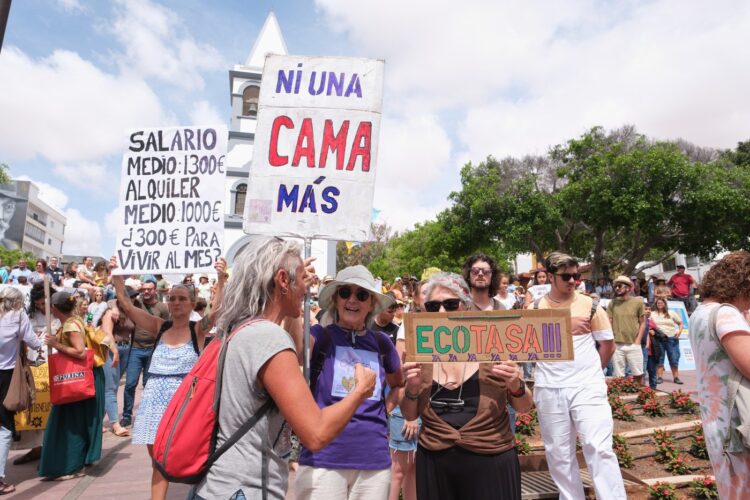 Protest proti množičnemu turizmu na Kanarskih otokih