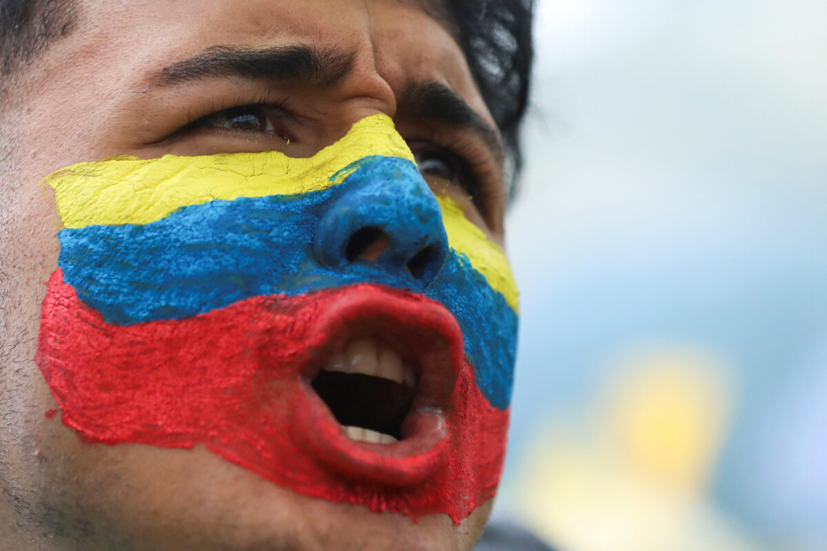 Kolumbijske ulice preplavili protestniki. Predsednik: Gre za mehak državni udar