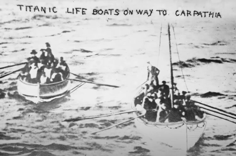 rešilni čoln s preživelimi potniki s Titanika