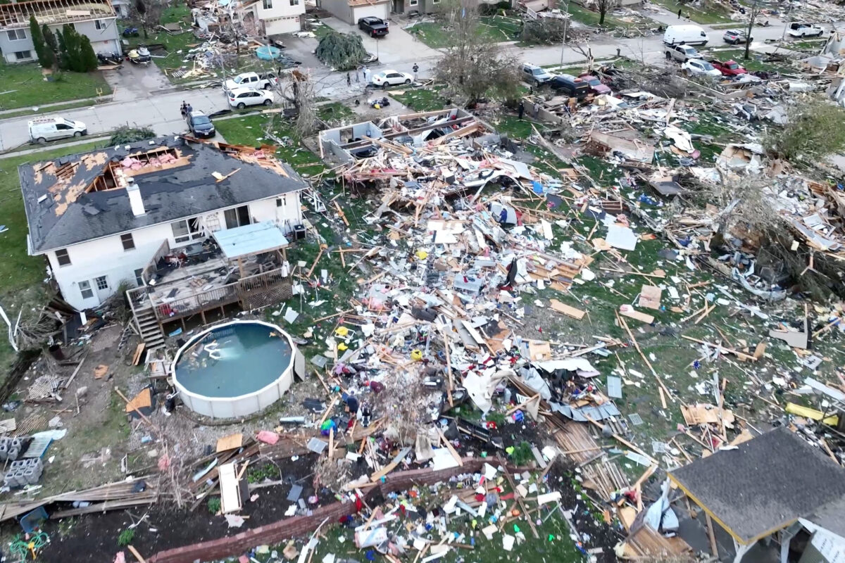 Osrednji del ZDA na udaru tornadov: pustošilo jih je več kot 70 (FOTO in VIDEO)