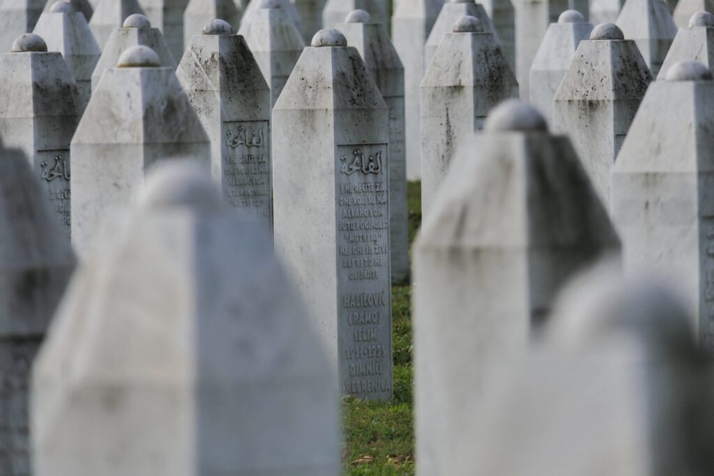 Grobovi v Srebrenici