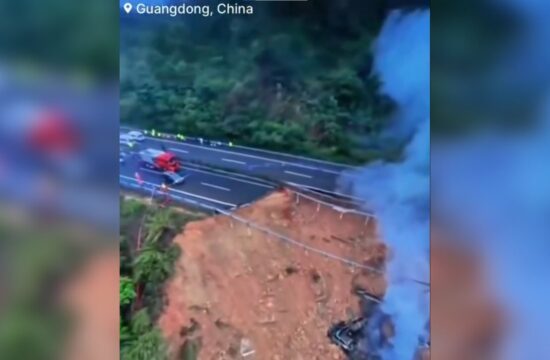 Po zrušitvi avtoceste na Kitajskem najmanj 19 mrtvih