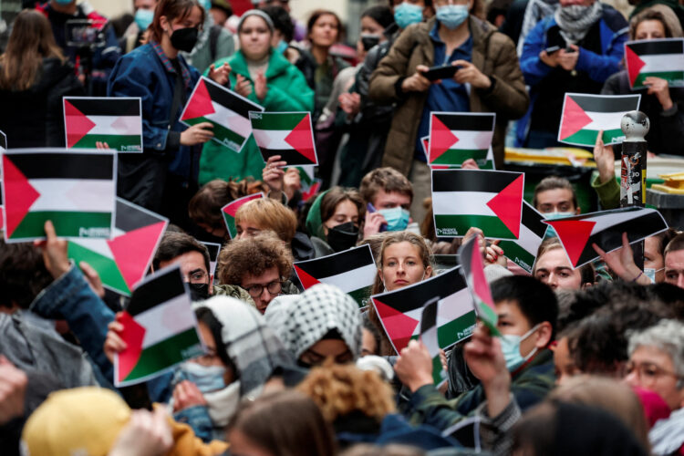 Propalestinski protest na Sciences Po v Parizu