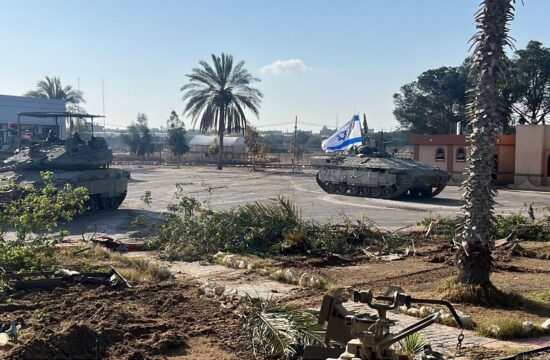 Izraelske sile po zavzetju mejnega prehoda v Rafi