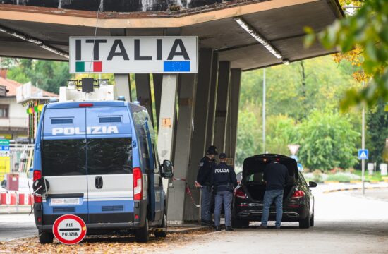 Italijanski nadzor na meji s Slovenijo v Rožni Dolini