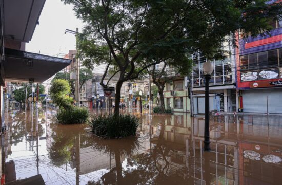 Poplavljene ulice v mestu Porto Alegre