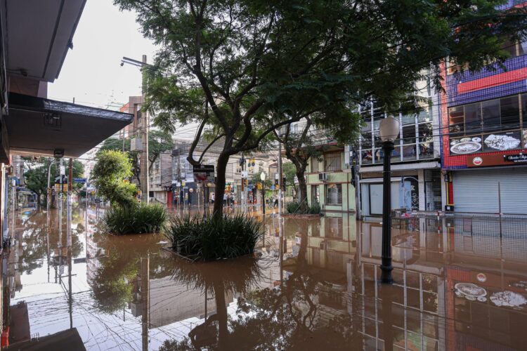 Poplavljene ulice v mestu Porto Alegre