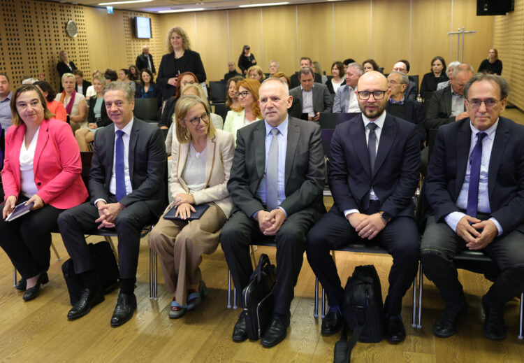 Delovno srečanje vlade s predstavniki slovenskih bolnišnic
