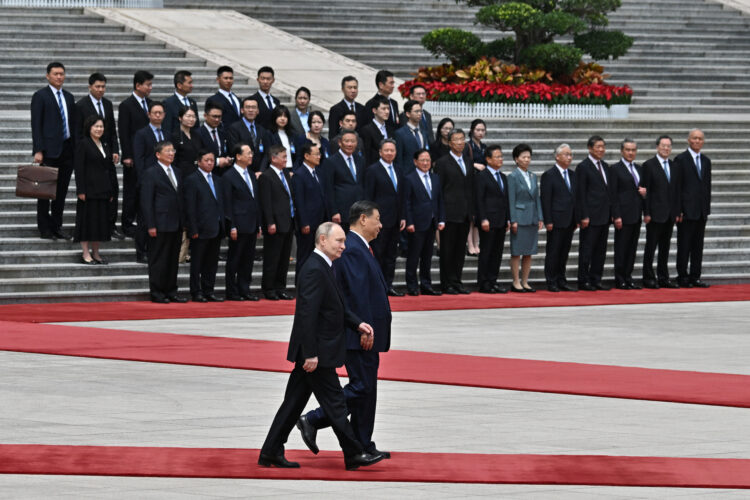 Ruski predsednik Vladimir Putin je na uradnem obisku v Pekingu, kjer se je sestal s kitajskim kolegom Ši Džinpingom