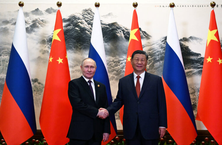 Ruski predsednik Vladimir Putin je na uradnem obisku v Pekingu, kjer se je sestal s kitajskim kolegom Ši Džinpingom