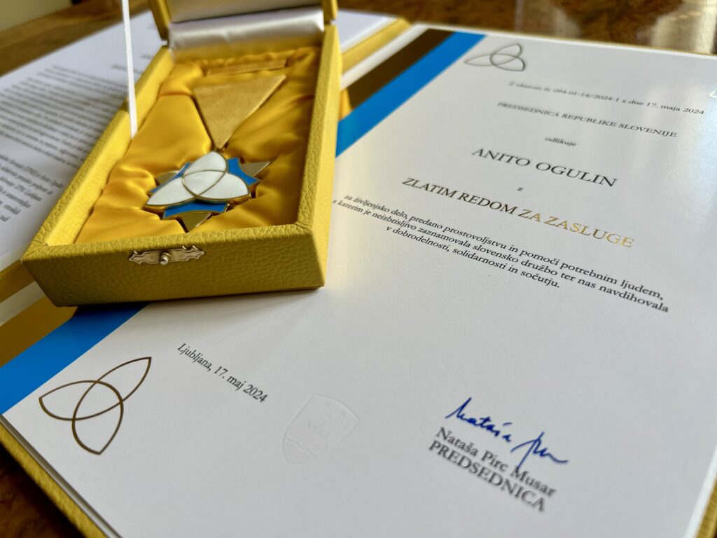 Predsednica države Nataša Pirc Musar je Aniti Ogulin podelila državno odlikovanje zlati red za zasluge.