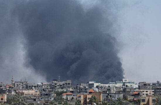 Dim nad Rafo po izraelskem napadu