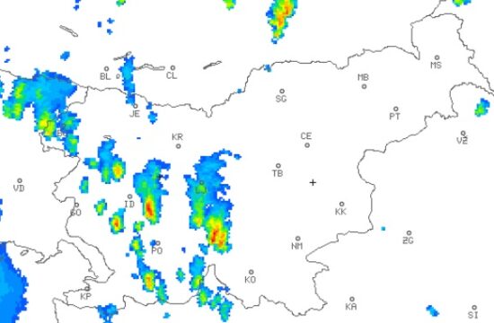 Slovenijo že zajele nevihte: poglejte, kako se premikajo